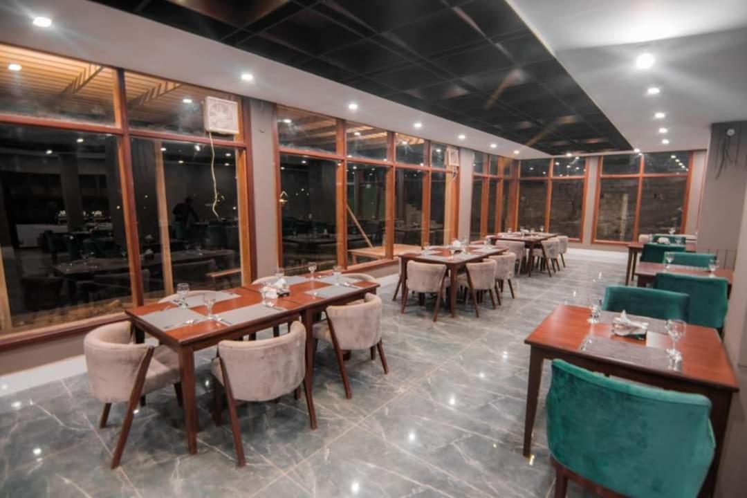 Tibet Hotel Skardu Buitenkant foto