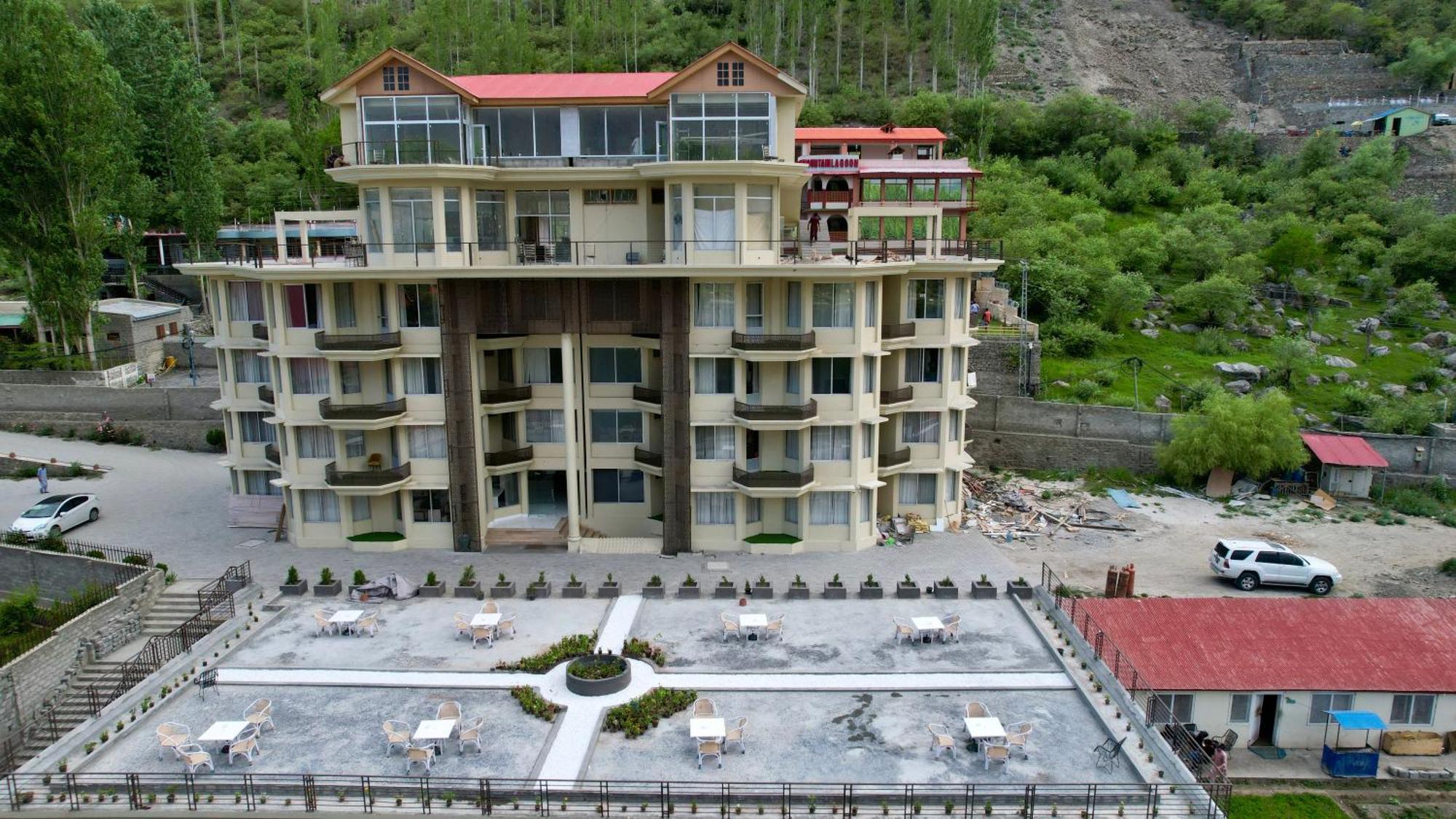 Tibet Hotel Skardu Buitenkant foto